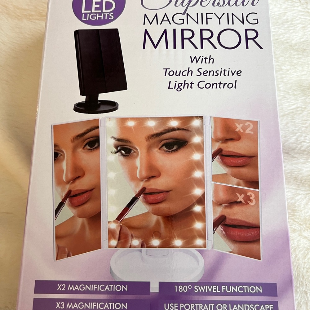 Magnifying Mirror with LED Lights